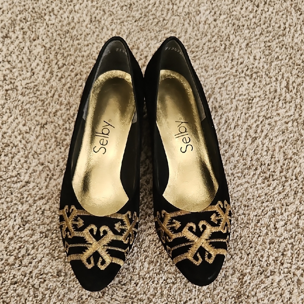 Selby Black and Gold Heels with Elegant Design